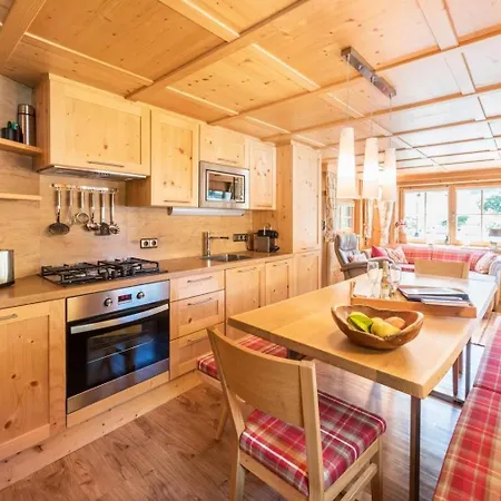 - Direkt Am 5 Sterne Aufenfeld Im Zillertal Mit Hallenbad Und Sauna Feriehus