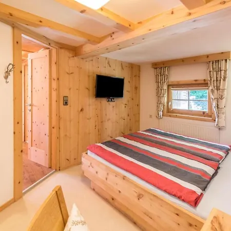 - Direkt Am 5 Sterne Aufenfeld Im Zillertal Mit Hallenbad Und Sauna