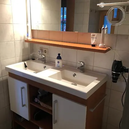 - Direkt Am 5 Sterne Aufenfeld Im Zillertal Mit Hallenbad Und Sauna Feriehus